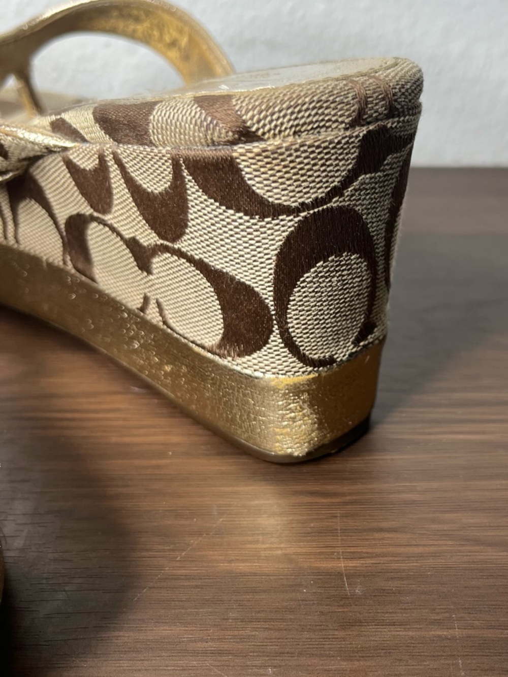 Coach Gracy Gold Buckle Strap Thong Wedge Sandal Y2K Summer Vacation - Picture 8 of 10